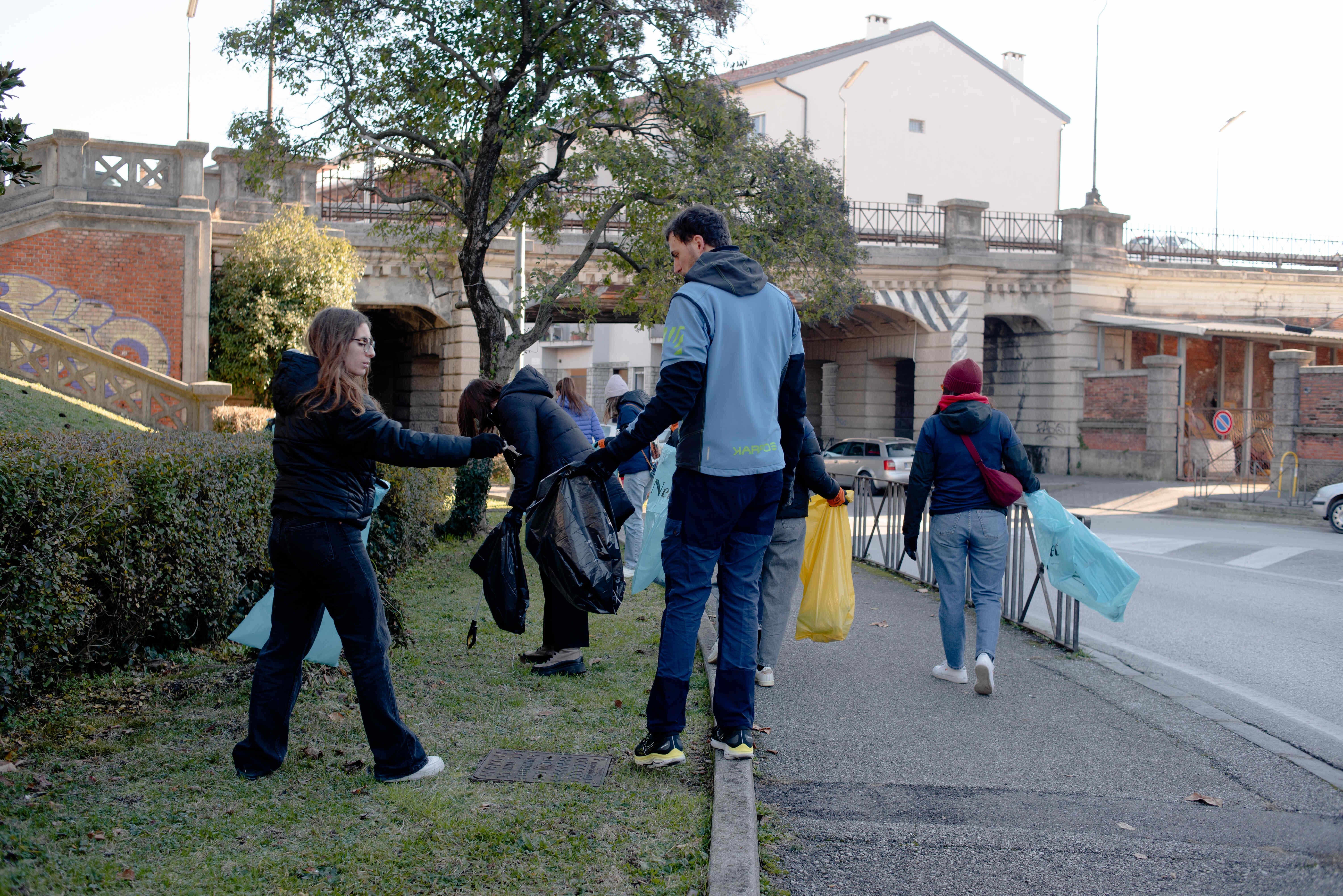 volunteers picking up garbage